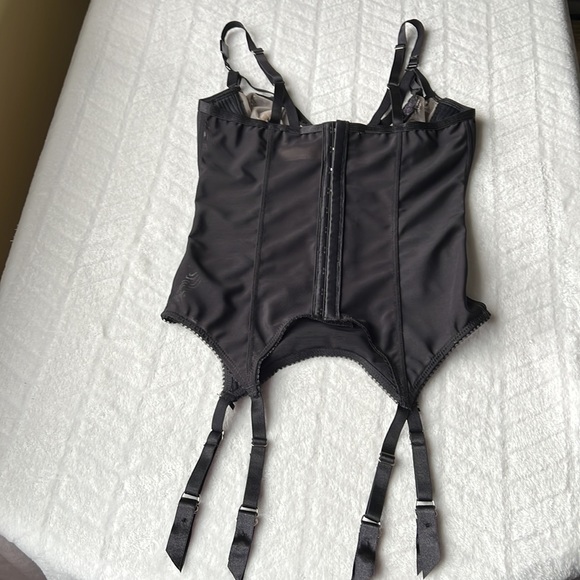 Dita Von Teese Madame x Bustier - Picture 12 of 13